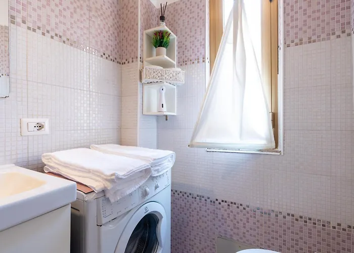 Apartment Rome-elegant Space Near Metro With Ac Rom